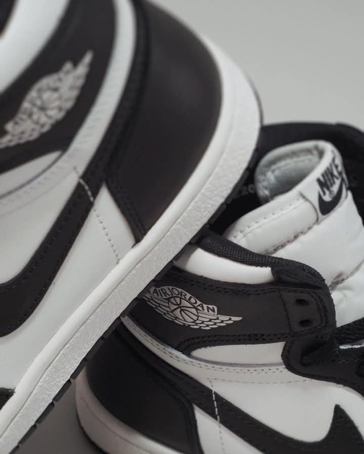 Air Jordan 1 Black & White