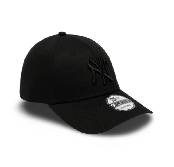 New York Yankees 9Forty Adjustable All Black Cap