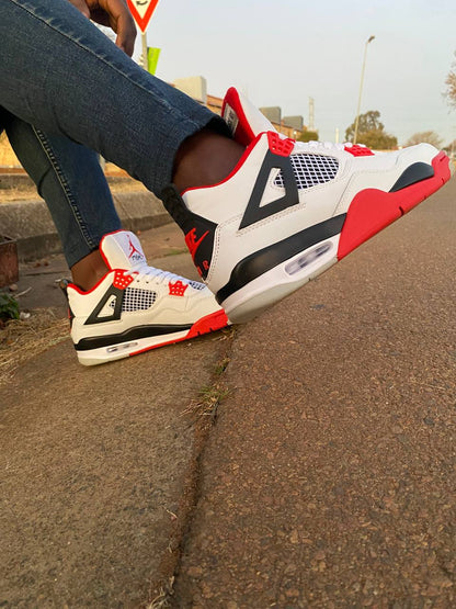 Air Jordan 4 'Fire Red'